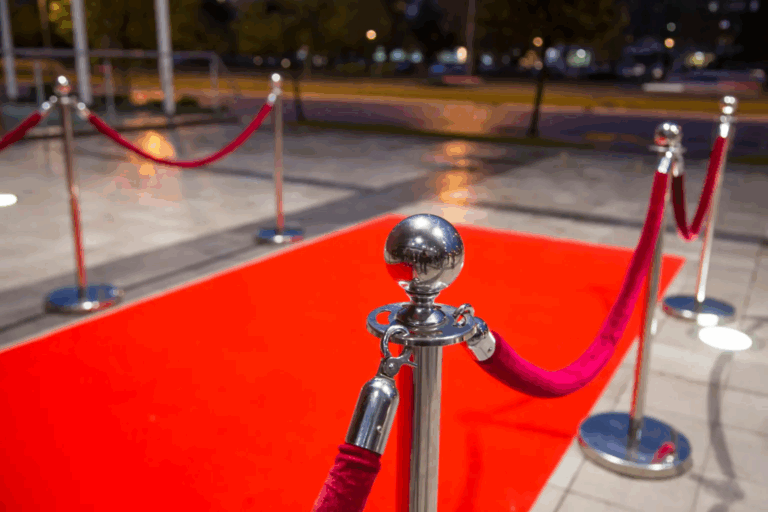 Zilveren afzetpaaltjes huren | Luxe uitstraling voor events